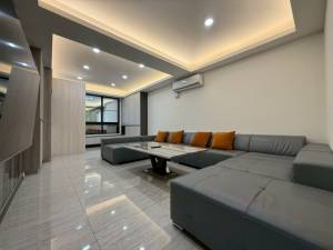 家立-府安路百萬裝潢美車.